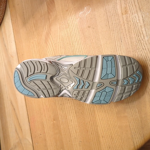 Vionic sneakers - Picture 2 of 4